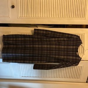 Size small full length dress. Perfect for winter.